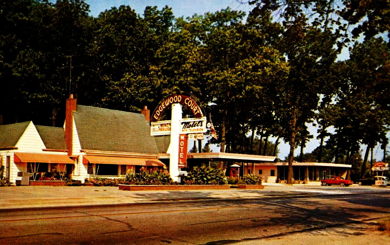 Edgewood Court Motel - Vintage Postcard (newer photo)